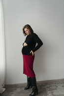 Femme enceinte avec tenue de maternité