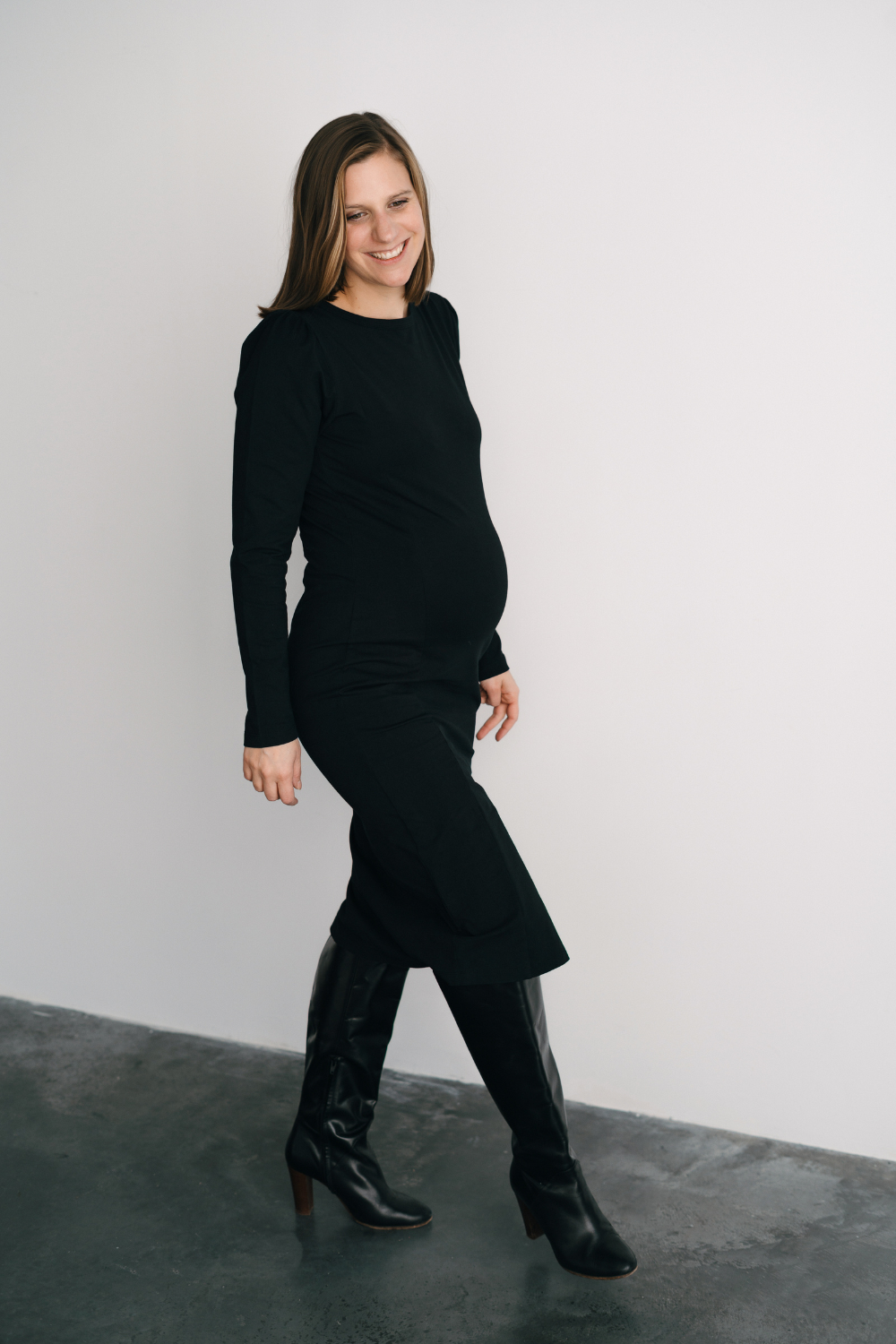 femme enceinte souriante