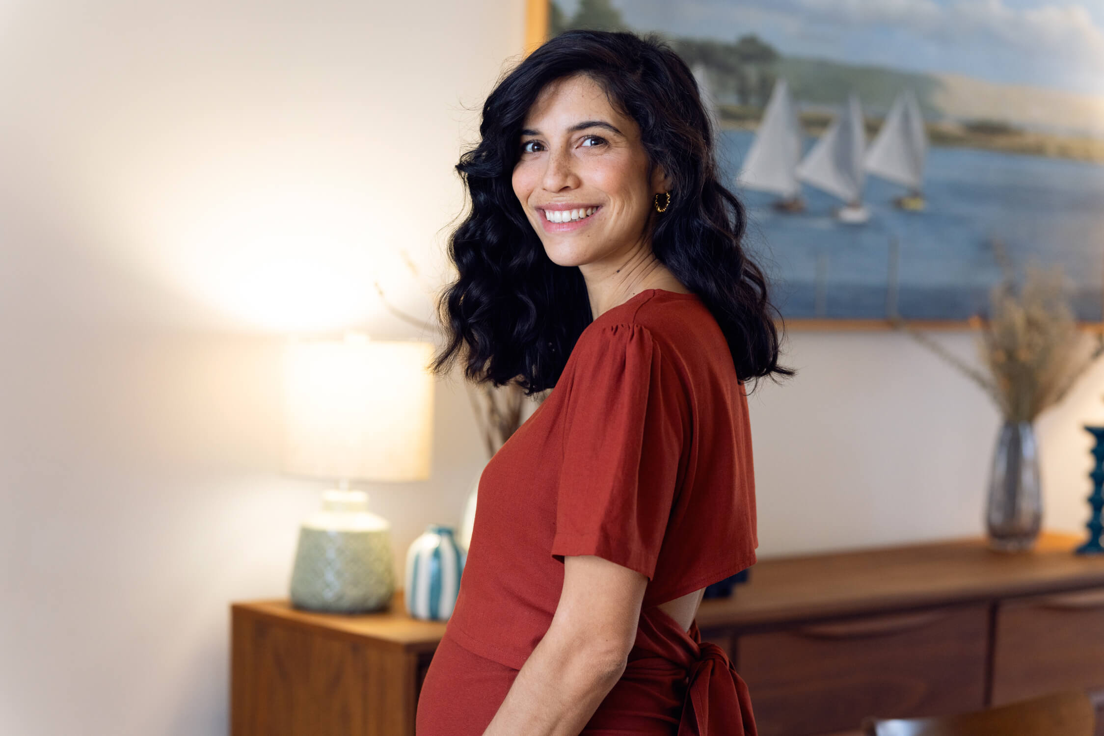 femme enceinte avec robe de maternité
